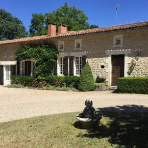 Stylish rural home with pool sleeps 14 guests